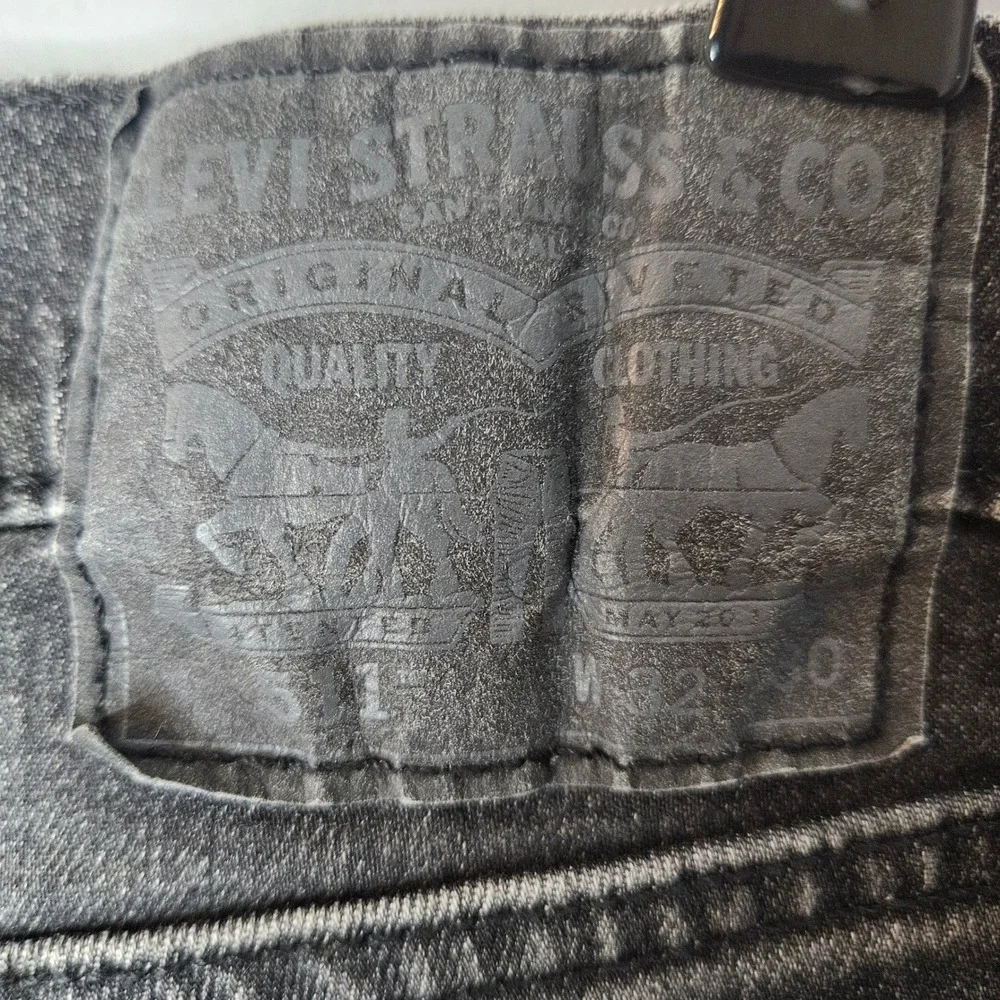 Levis measurements waist